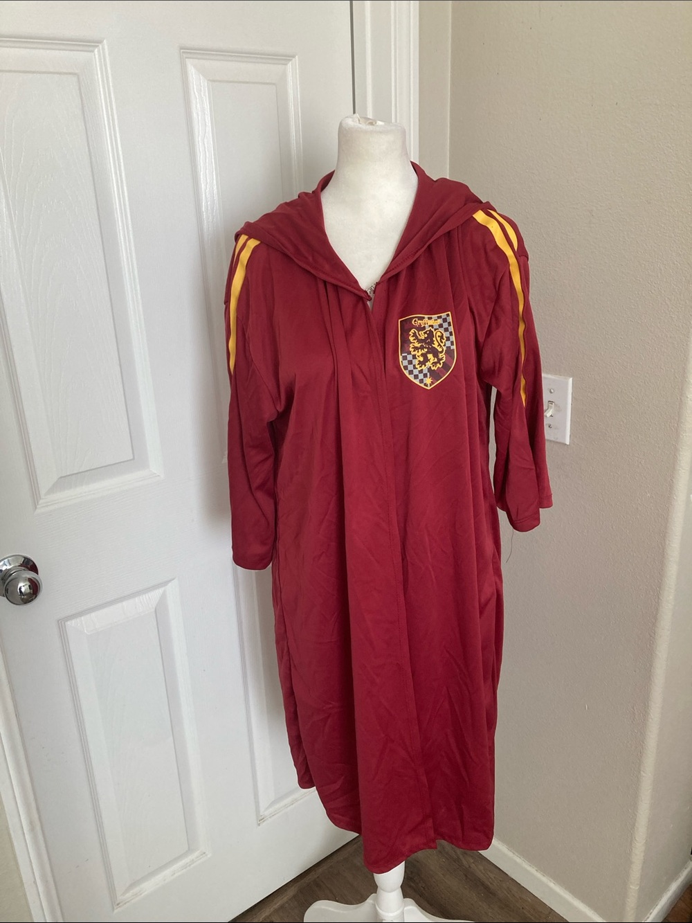 Harry Potter Gryffindor Burgundy Hooded Robe Sz M